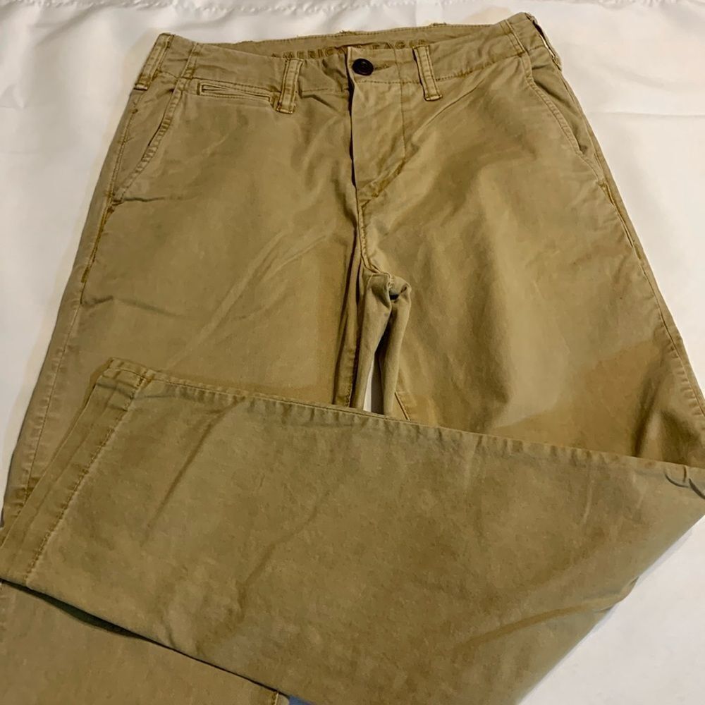 American Eagle size 26 x 28 slim straight leg kahki pants like new